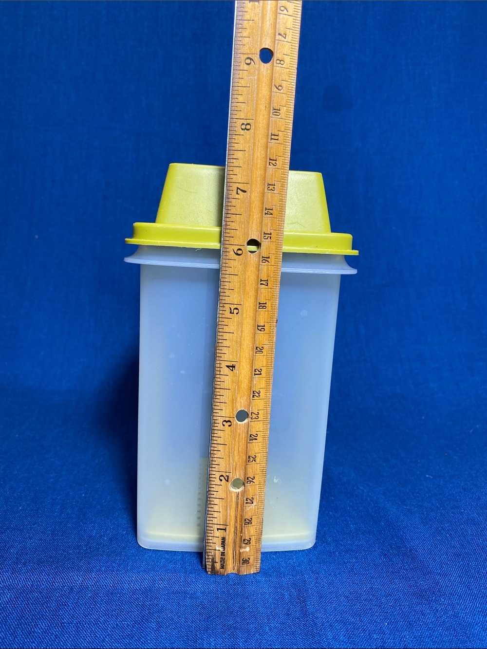 Tupperware Vintage Pickle Storage Container with Handy Pickle-lifter - Picture 7 of 11